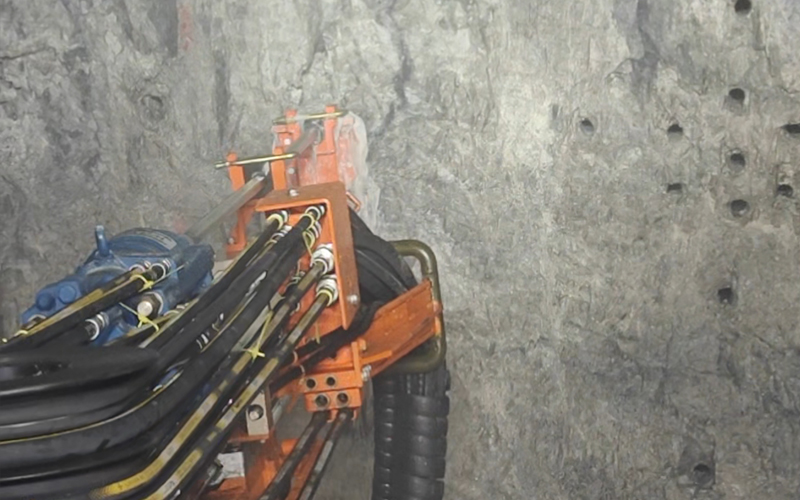 Jumbo de perforación equipado con perforadora hidráulica Woserld 18KW